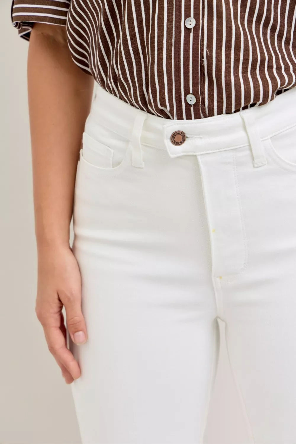 High waist capri pants in white