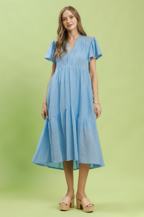 Textured tiered midi dress with side pockets in light blue