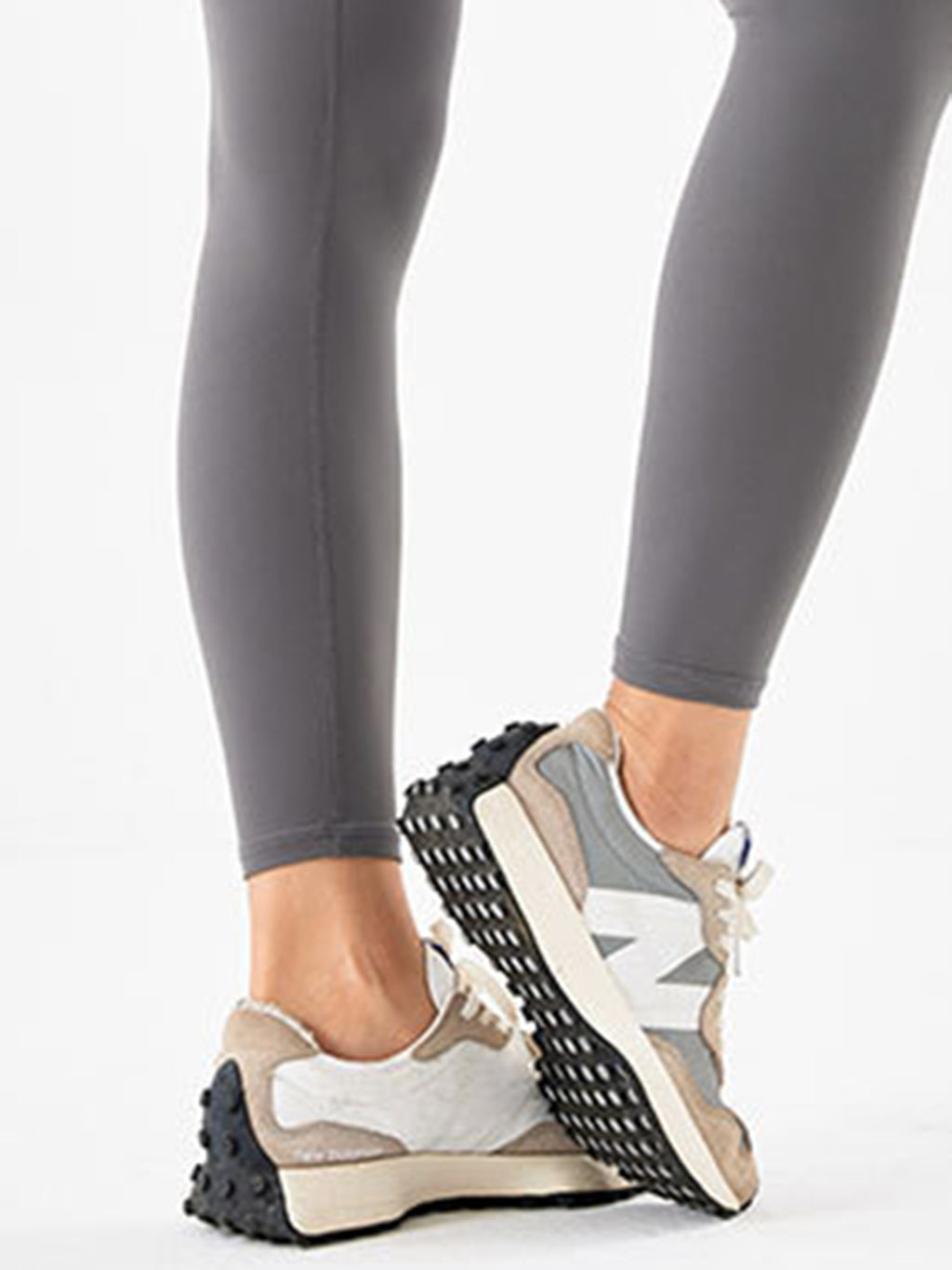high-waisted sports leggings with wide waistband