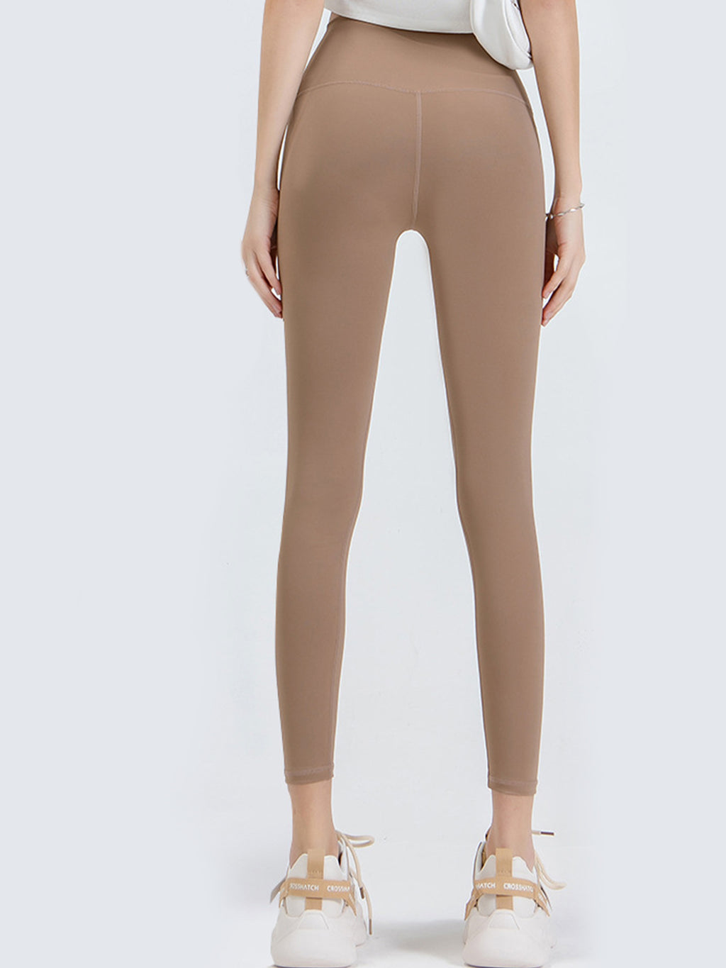 high-waisted sports leggings with wide waistband