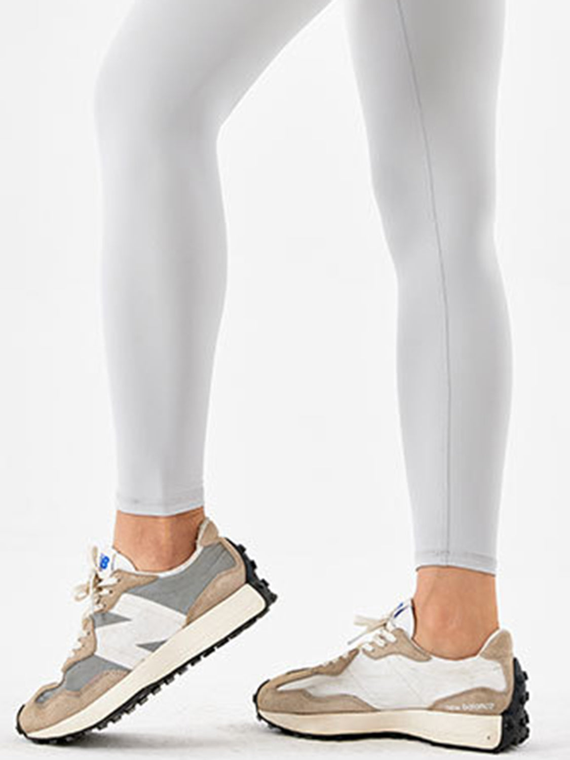 high-waisted sports leggings with wide waistband