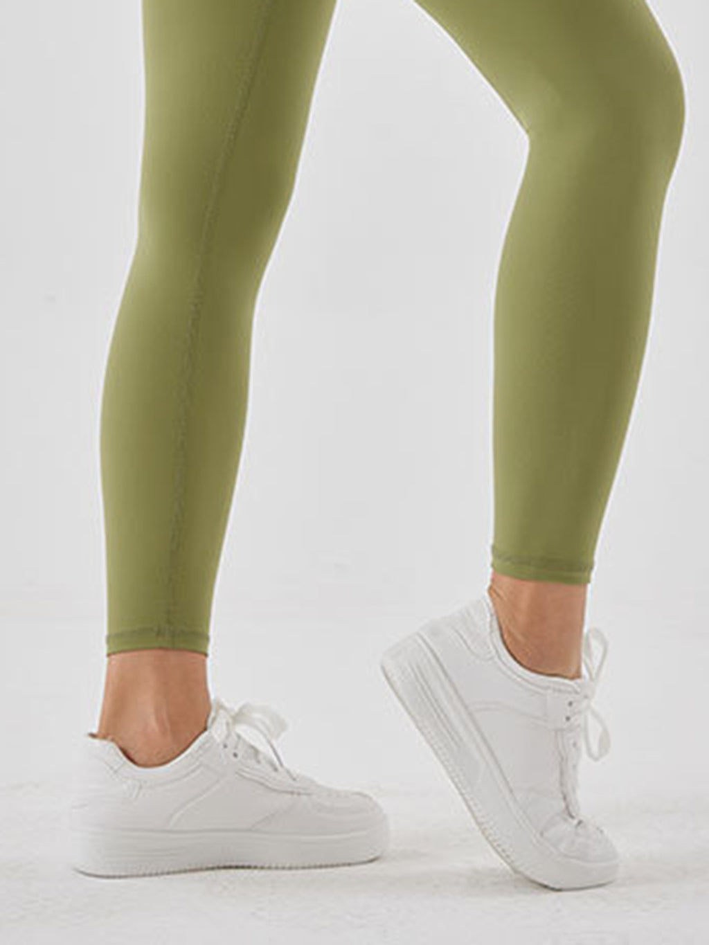 high-waisted sports leggings with wide waistband