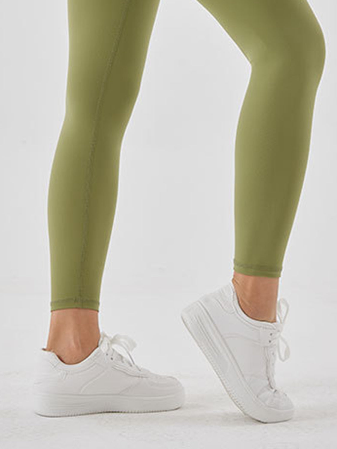high-waisted sports leggings with wide waistband